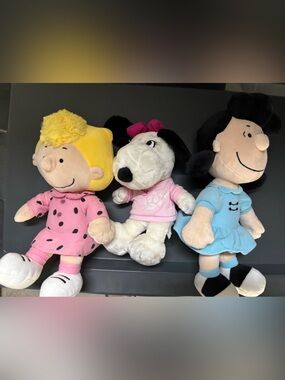 Peanuts Snoopy & Woodstock Mugs and Peanuts stuffies.